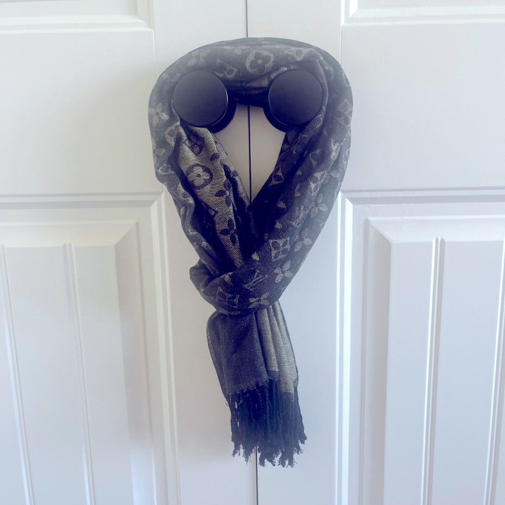 Beautiful, authentic Louis Vuitton scarf